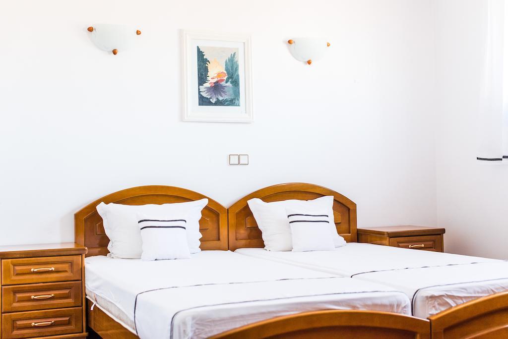 Family Hotel Elegance Arbanasi Oda fotoğraf